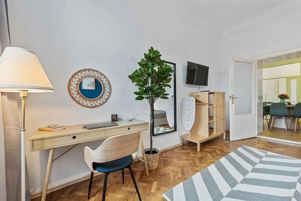 Stylish & Modern Viennese Apartment